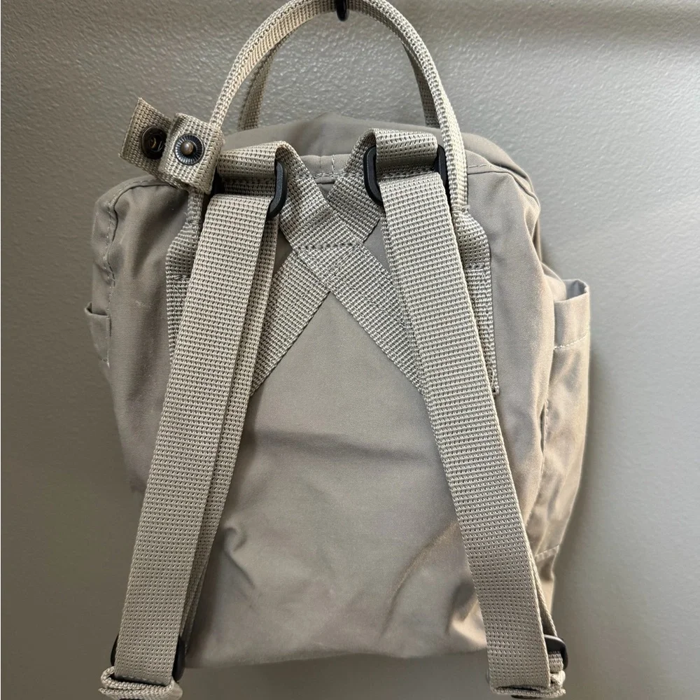 Fjallraven Kånken Mini Backpack in Light Gray - Picture 2 of 5